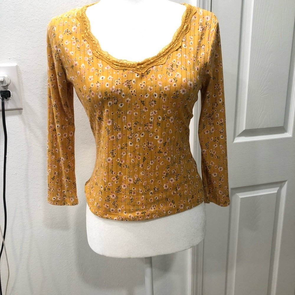 No comment cropped yellow floral top v neck 3/4 sleeve cotton cottage core